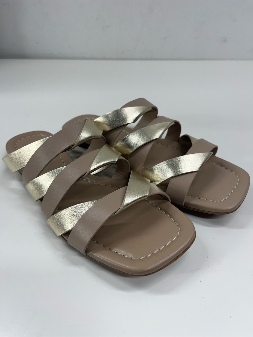 New AEROSOLES Gold & Nude Leather Hani Strappy Flat Sandals Women’s Size 7